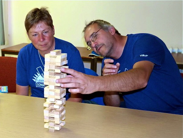 Grit Mund und Volker Slavik beim Jenga